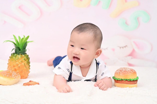 高唐宝宝在妈妈肚子里